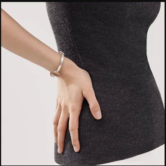 Elegant Tiffany T square Sterling Silver Bracelet - Picture 5 of 5